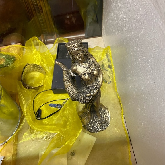 8 inch tall goddess of wealth, statue, new inbox - Picture 1 of 5